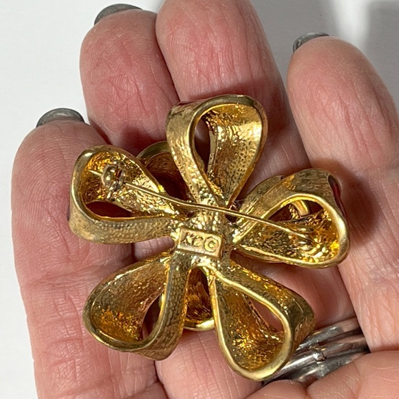 Vintage Kenneth Cole KC Gold Red Enamel Ribbon Bow Brooch - Picture 4 of 10
